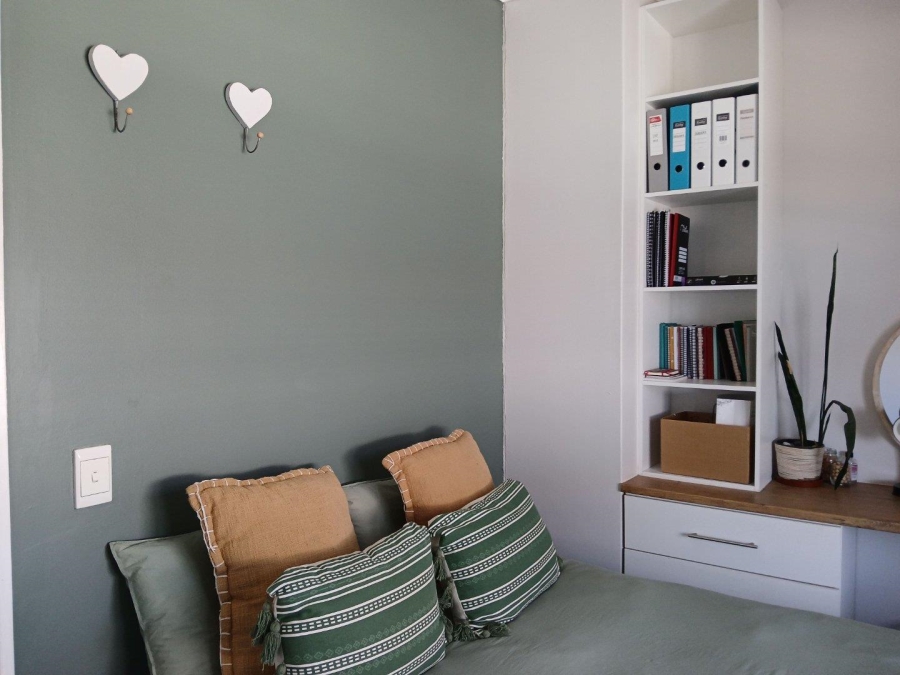 2 Bedroom Property for Sale in Okennedyville Western Cape